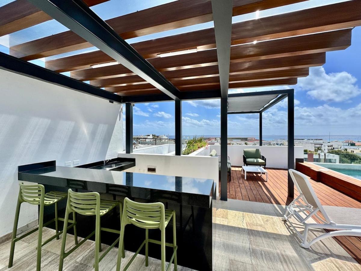 New Steps Away From 5th Avenue!