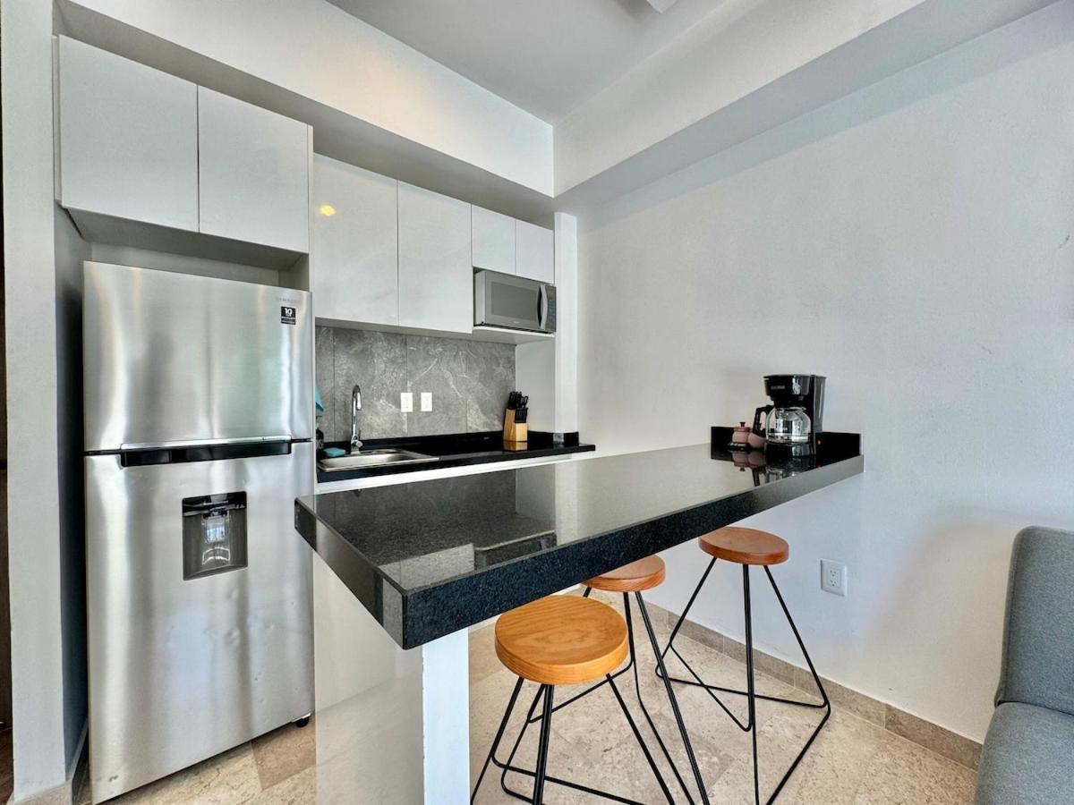 Apartment New One Block From 5th Ave