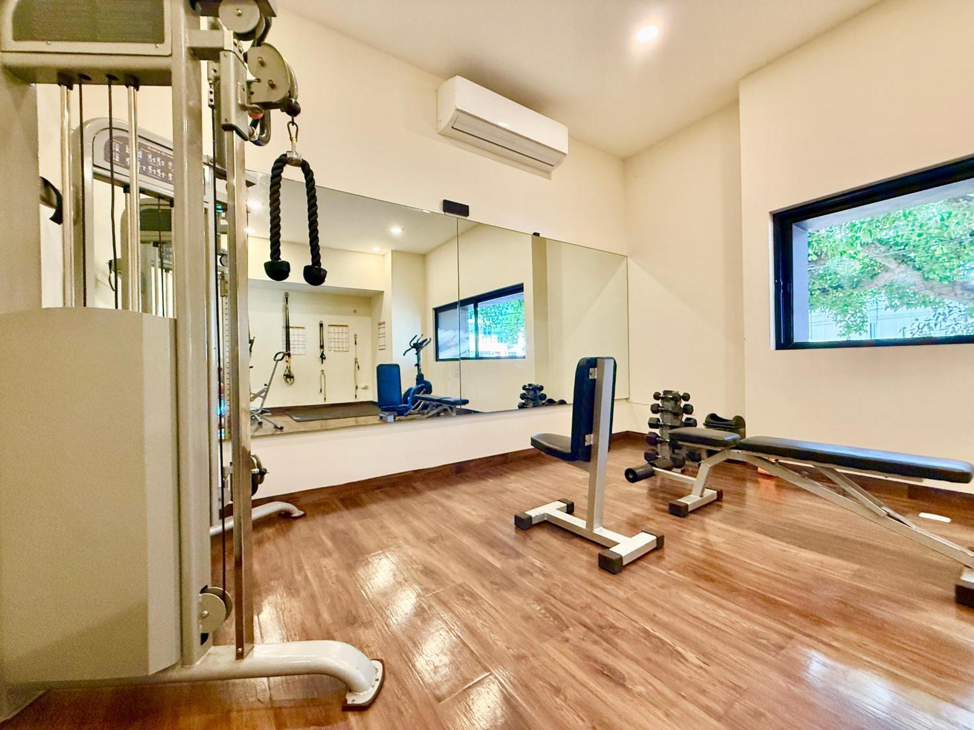 Large Studio, Large Rooftop Pool, Great Location! Apartment *