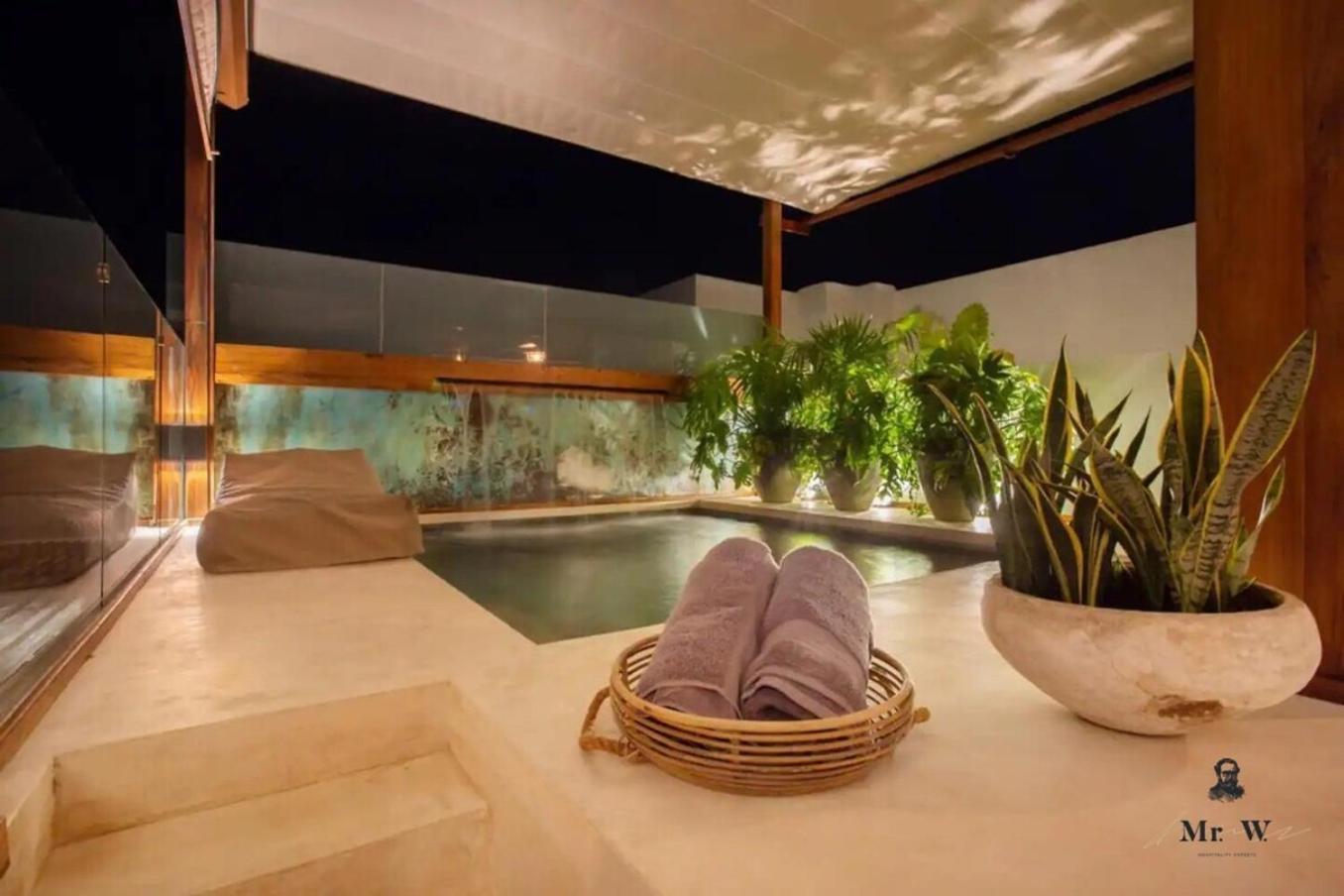 Oceanview Rooftop Pool Tub Steps To *