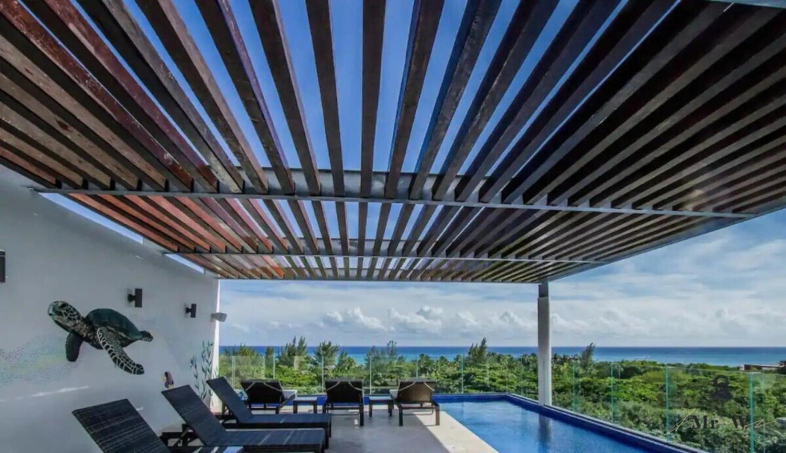 Oceanview Rooftop Pool Tub Steps To
