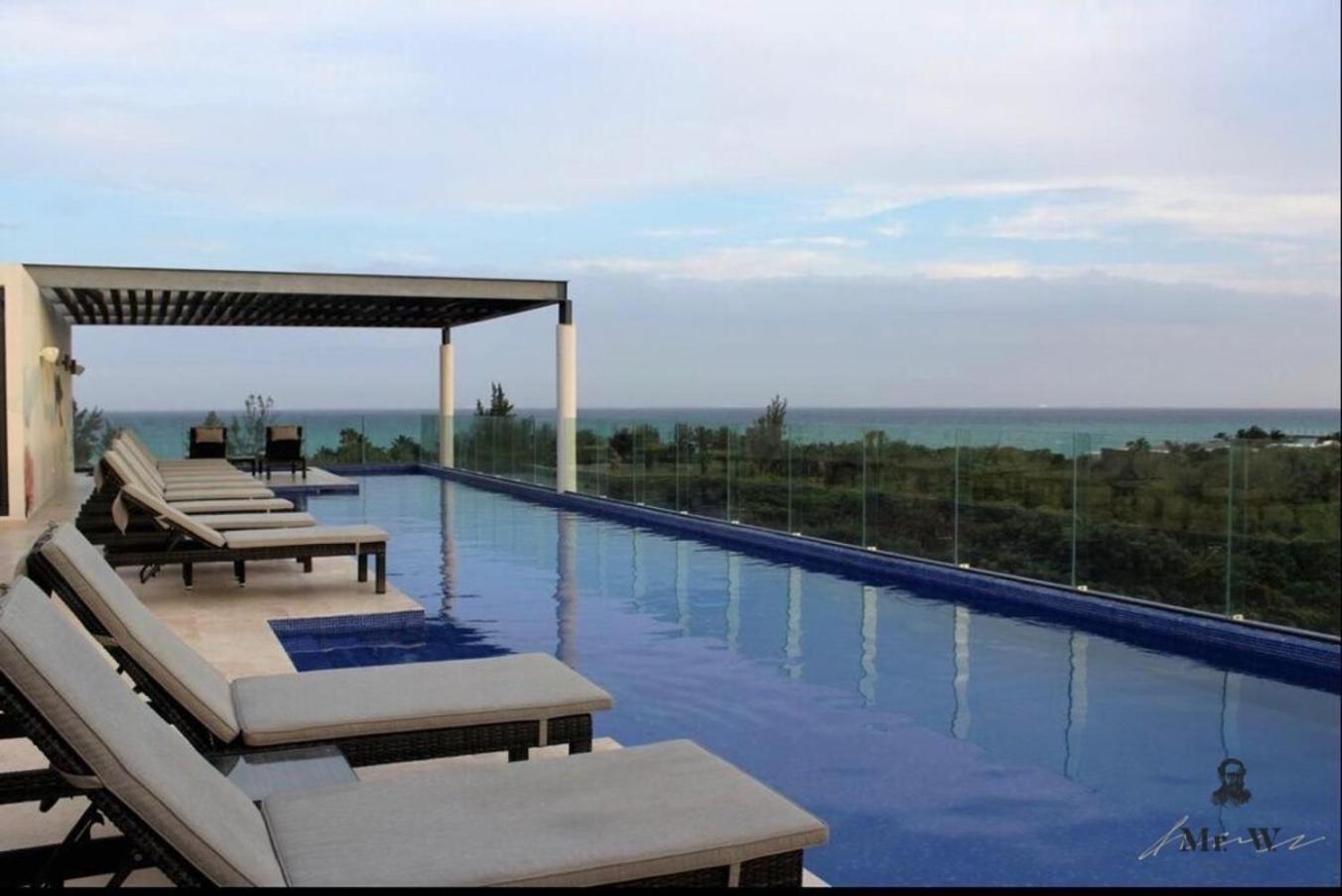Oceanview Rooftop Pool Tub Steps To *