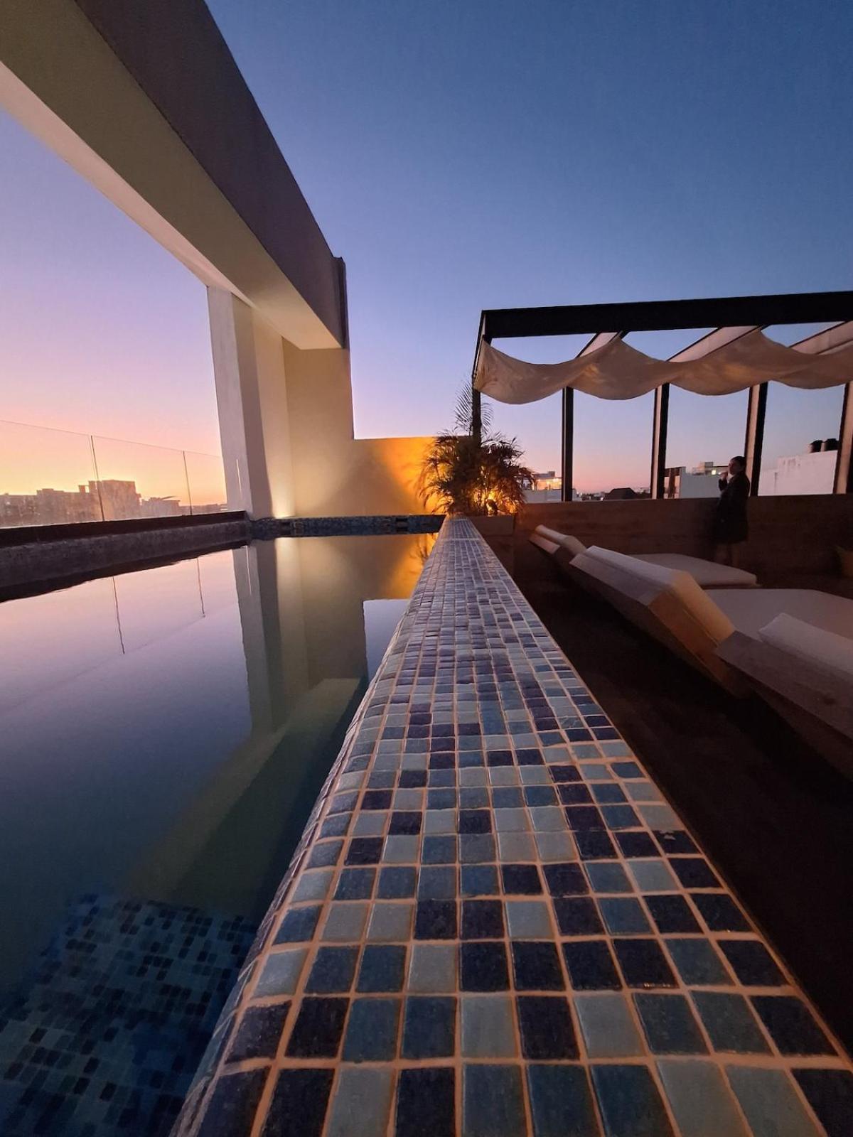 George Luxury * Playa del Carmen