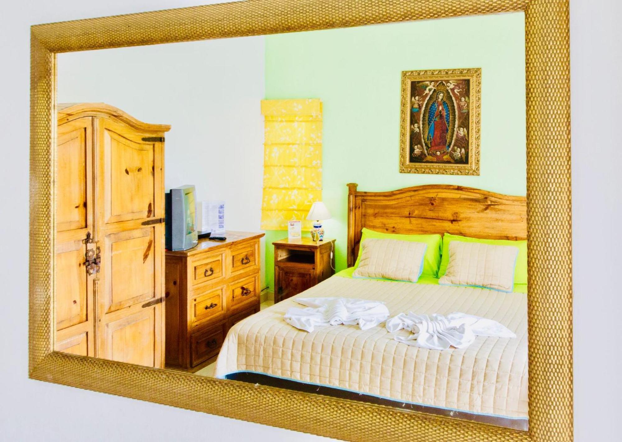 Pensión Deluxe Jacuzzi Balcony With Swimming Pool Air Conditioning And Parking