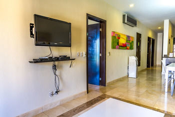 Hotel El Faro Oceanfront By Bric 4*