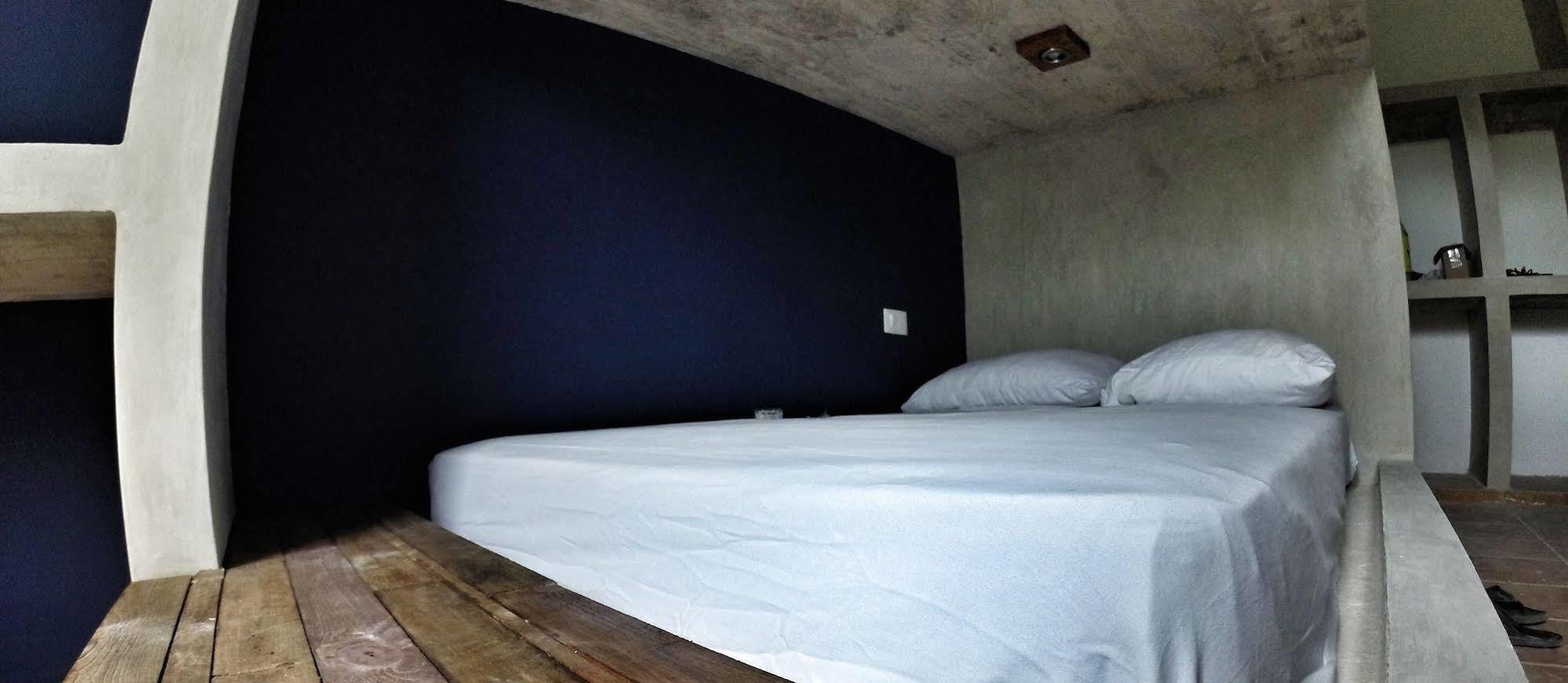 Lobo De Mar Hostel *