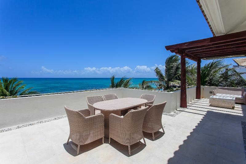 Okol Paraiso By Riviera 3*