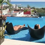 Luxury Suites , Calle 14Th