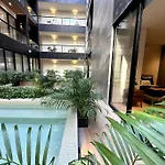 1Br Modern Apt With Rooftop Pool, Gym & Spa