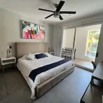 Moderno Departamento En Playa Del Carmen