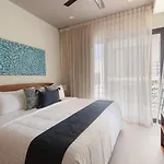 Amazing 1Br Penthouse With Private Rooftop Pool