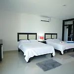 Sunrise 42 Suites By Holiday In Playa