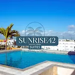 Sunrise 42 Suites By Holiday In Playa