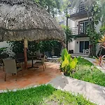 Mayan Art Hotel 10 Avenue
