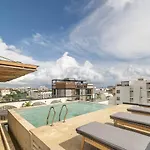 Lux Studio With Rooftop Pool, Walk To Beach And 5Th Ave