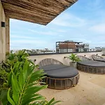 Lux Studio With Rooftop Pool, Walk To Beach And 5Th Ave