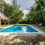 Spacious And Stylish Vacation Home For 8 With Private Pool And Large Terrace
