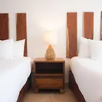Hotel B10 - Distinctive Hotel-