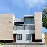 Enorme Casa Con Piscina, Ideal Para Familias Y Grupos