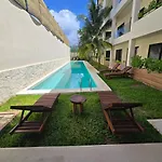 Rooftop Pool And Beach Access