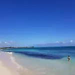 Rooftop Pool And Beach Access
