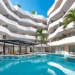 Luxury Condo 1Bd Apt Ac Pool Gym Cinema