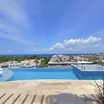 Stylish Condo With Roof Top Ocean Views Near Mamitas Beach And 5Th Ave