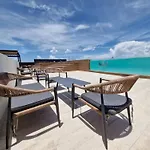 Luxury Apartment 2Br In Pdc, Steps From Beach