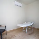 Cozy & Central Apt W/ Rooftop Infinity Pool & Gym