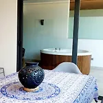 Next To The Beach Beautiful 2 Bedroom Apartment