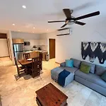 Modern 2Br Condo 1 Block From 5Th Ave Wt Pool, Gym N Fast Wifi