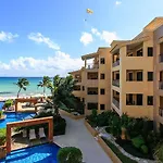 El Faro Oceanfront Apartments