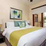 El Faro Oceanfront Apartments