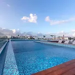 One Bedroom, Great Location, Large Roof Pool With Beautiful Views, Gym Included