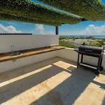 Lovely 1 Bedroom Apartment, 3 Blocks To Mamitas, Roof Pool Views, Bbq