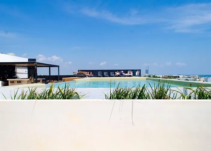 Comfortable Condo W/ City Views Rooftop Pool & Gym - 319 Musa