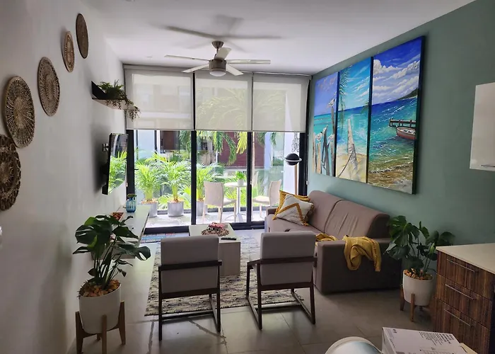 Stunning 1 Bdrm Condo Gym-Pool 10 Min To The Beach & Quinta Av