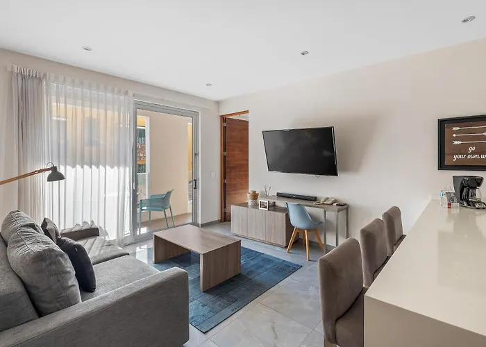 Luxury Condo 2 Hab Cocina Ac Gym Pool Cine