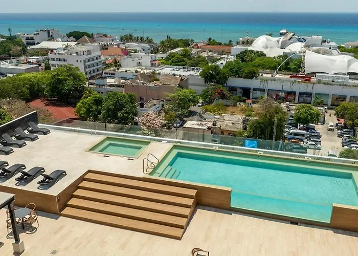Cozy & Central Apt W/ Rooftop Infinity Pool & Gym