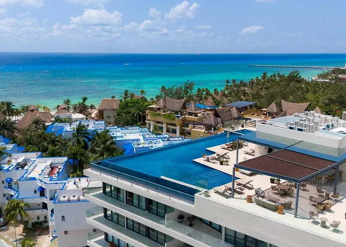 Luxury 3 Bedroom Condo With Ocean View & Pool - Marila 503