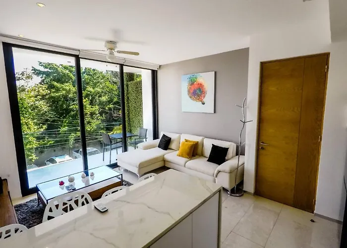 Lovely 1 Bedroom Apartment, 3 Blocks To Mamitas, Roof Pool Views, Bbq