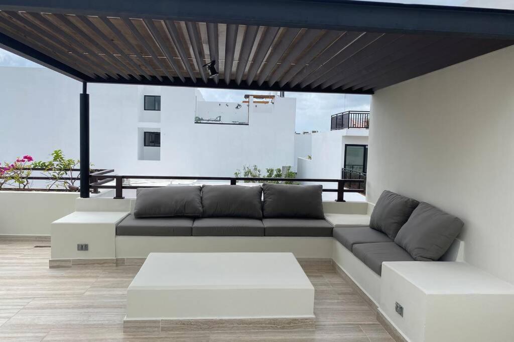 Penthouse Arenis Apartment