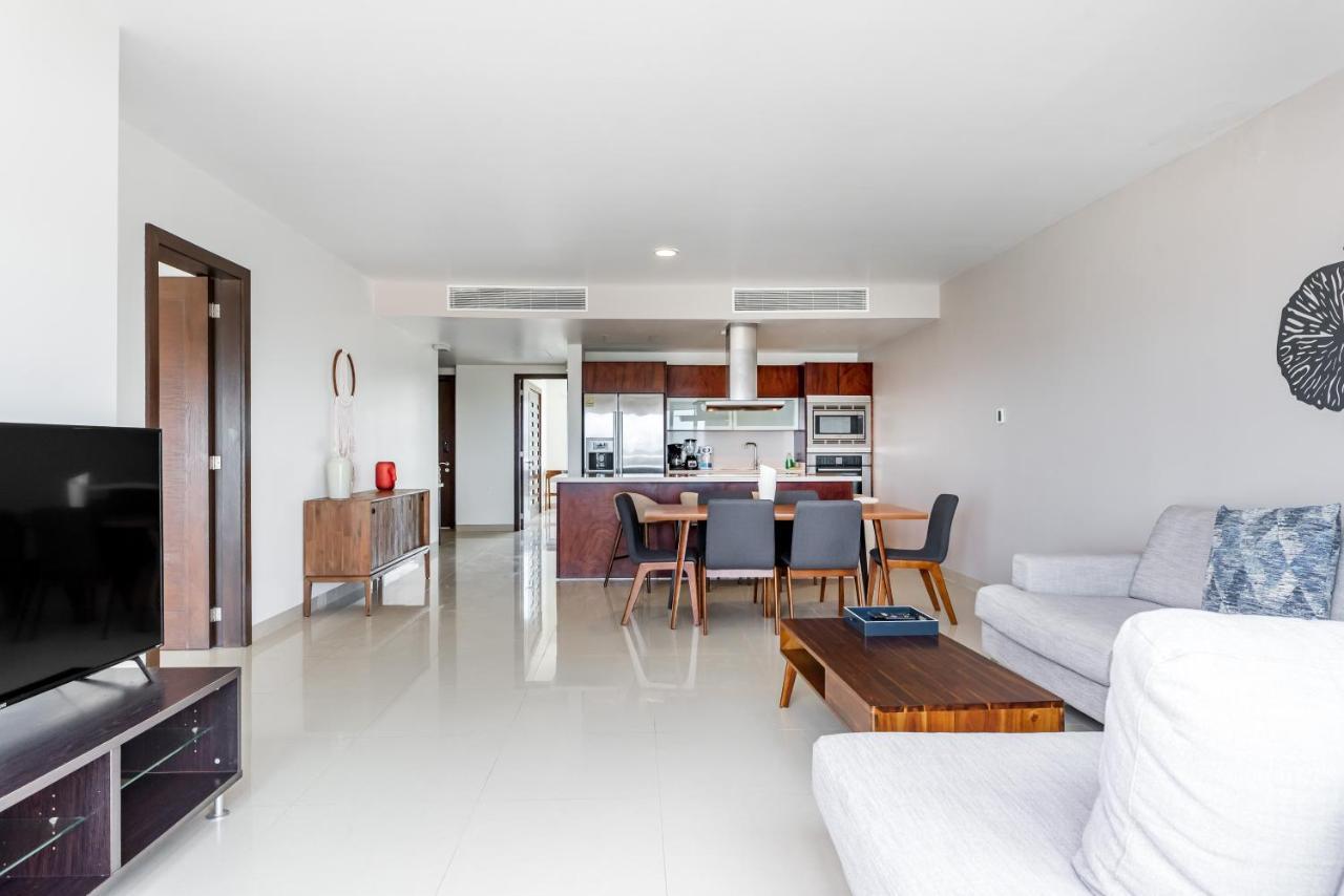 Casa Mares Ocean Front Penthouse Apartment *