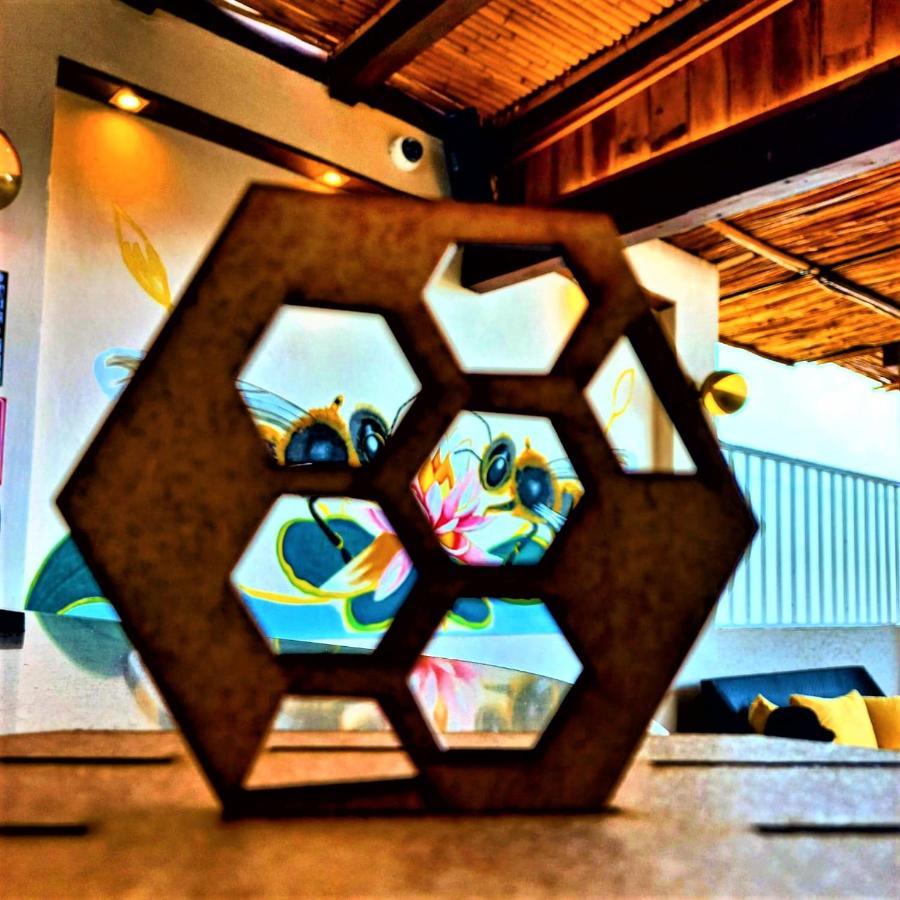 12 Bees By Kavia 3*
