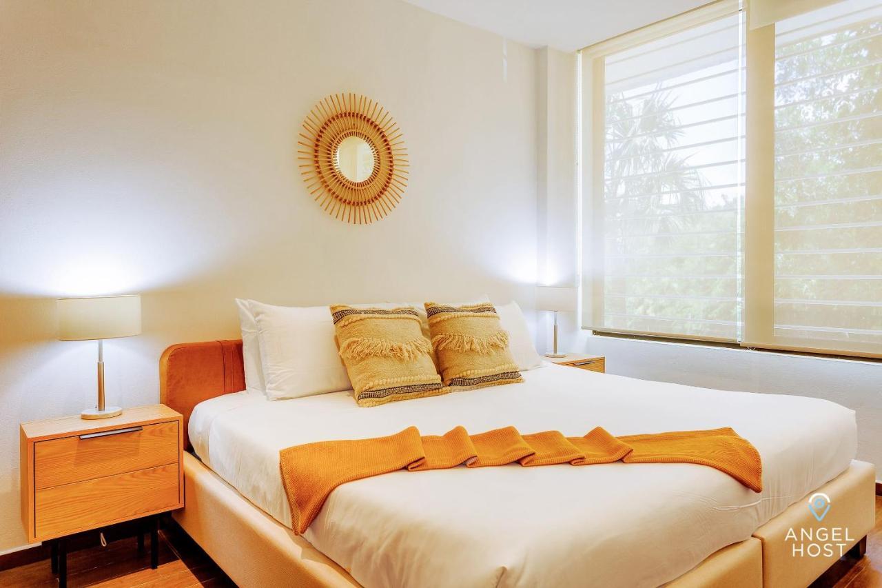Incredible Oceanview Roof Lounge, Units 2 Blocks To Beach Apartment *