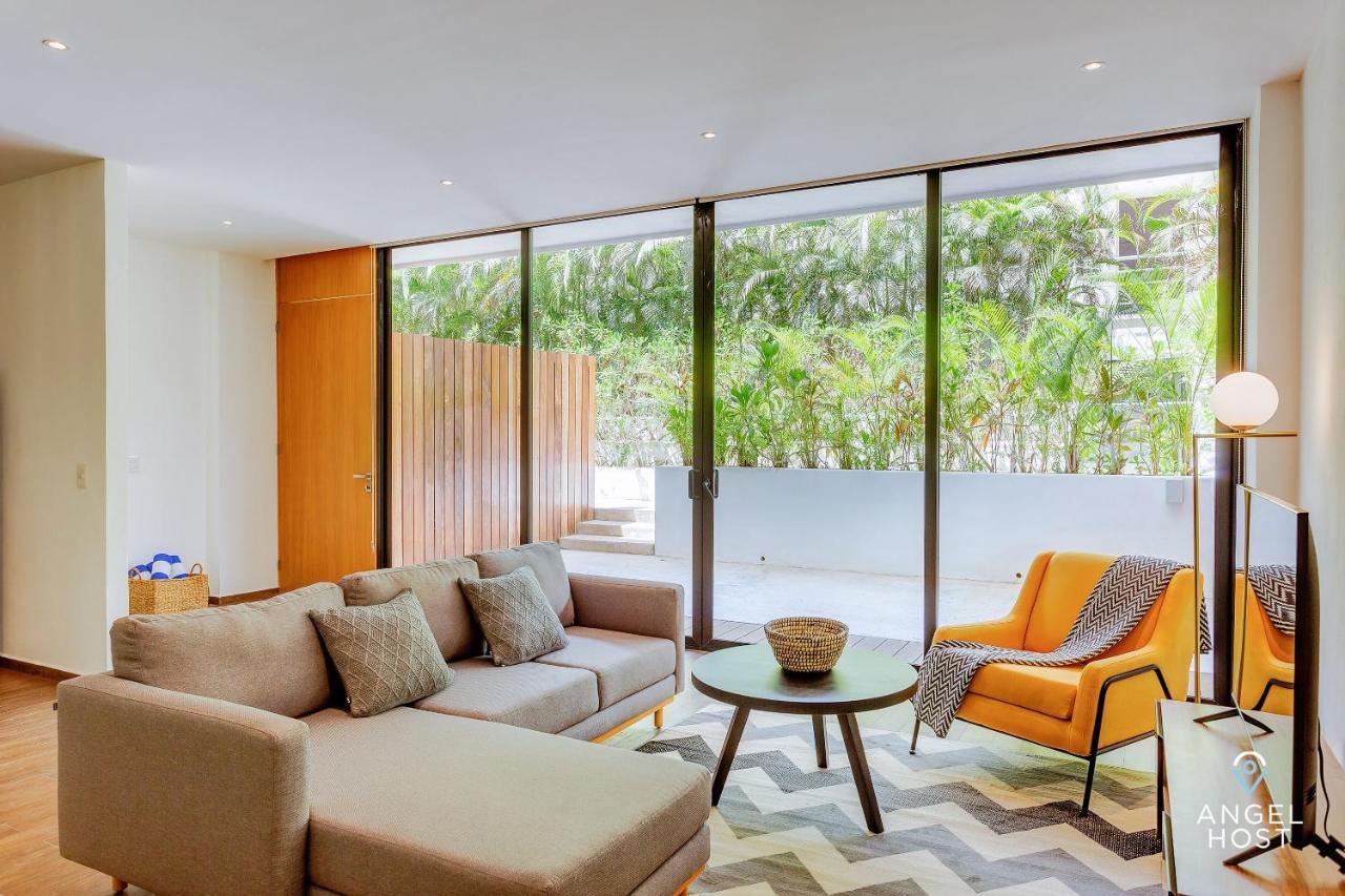 Incredible Oceanview Roof Lounge, Units 2 Blocks To Beach Apartment *