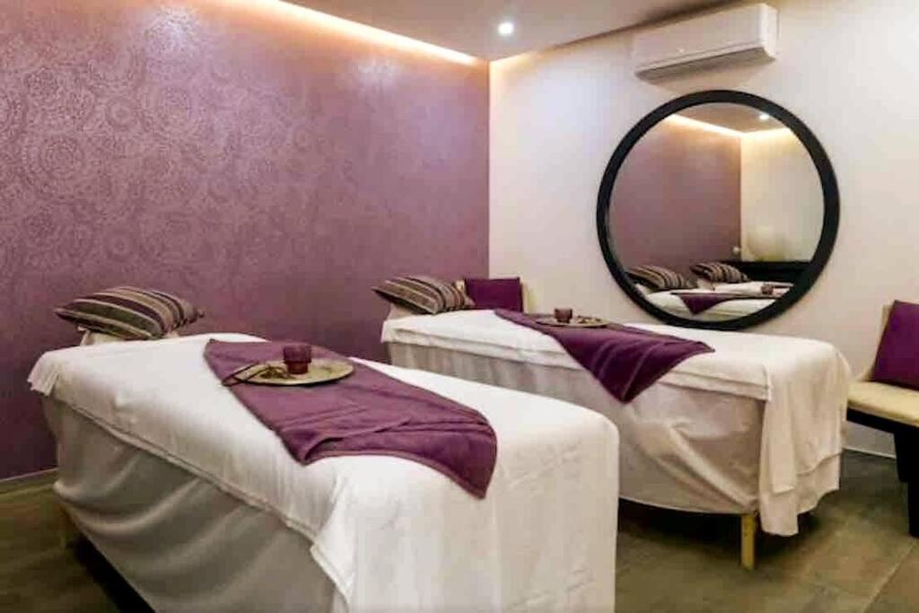 Apartment Your Exclusive In The - Amenities & Services For Free!! *