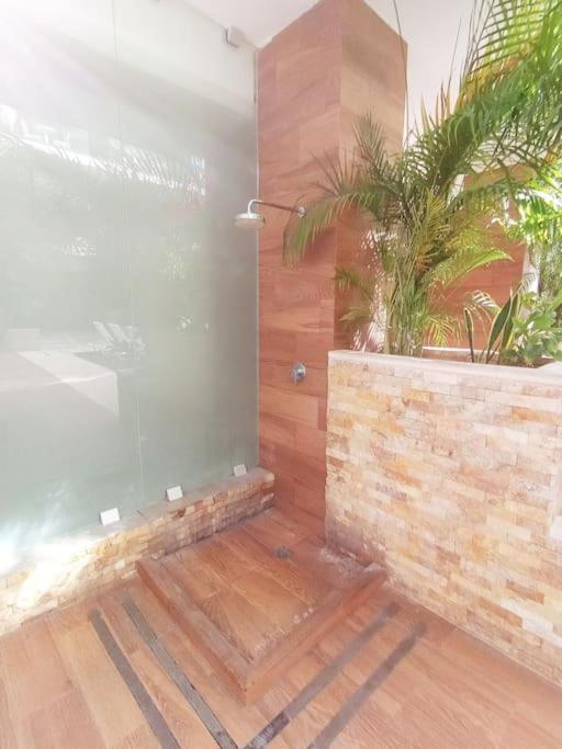 Apartment Your Exclusive In The - Amenities & Services For Free!! *