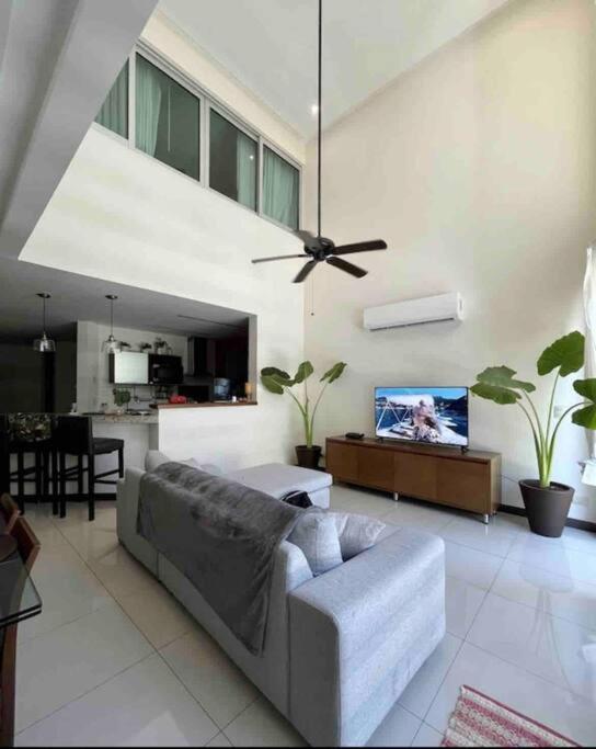 Căn hộ Oasis 12 *