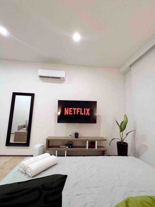 Modern Apartment/jacuzzi/sauna/pool/gym Apartment